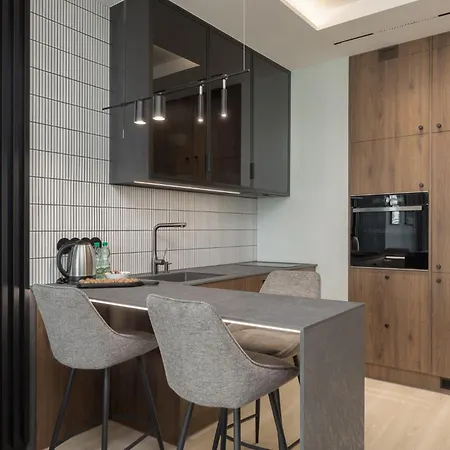 Grzybowska Deluxe #62 By Bookinghost Varsavia